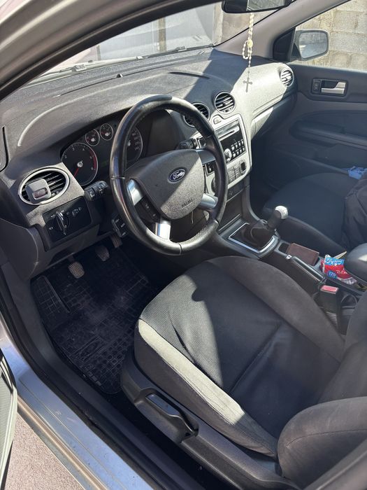Ford focus 1.6 110 cv — photo 4