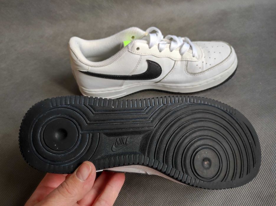 - Nike Air Force r. 37,5