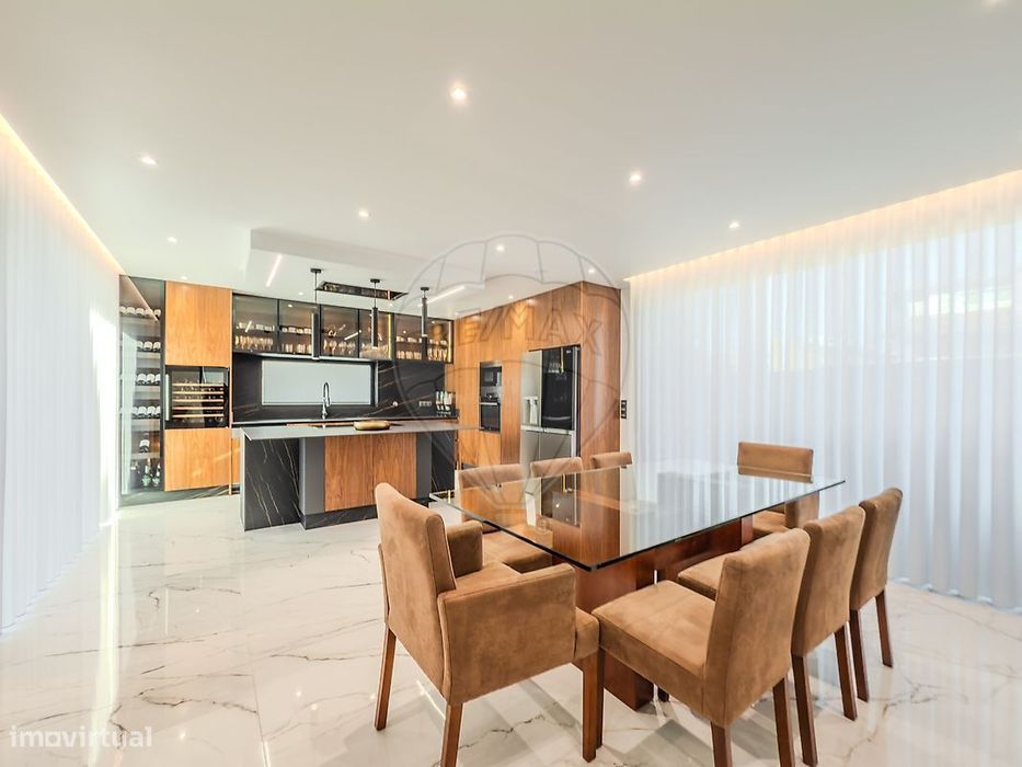 Moradia T4 para venda