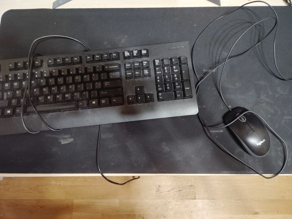 Monitor +okablowanie pc