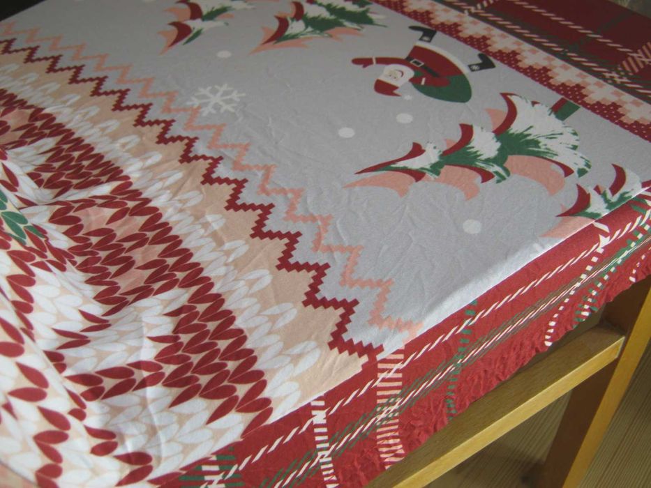 Pokrowiec na krzesło z Mikołajem choinkami 2 sztuki