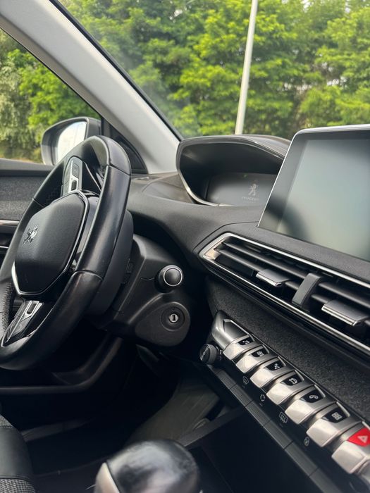 Продаю автомобіль peugeot 3008