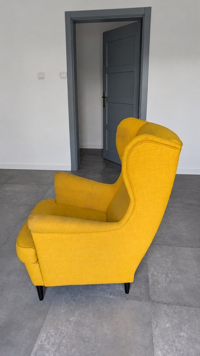 IKEA STRANDMON żółty fotel uszak