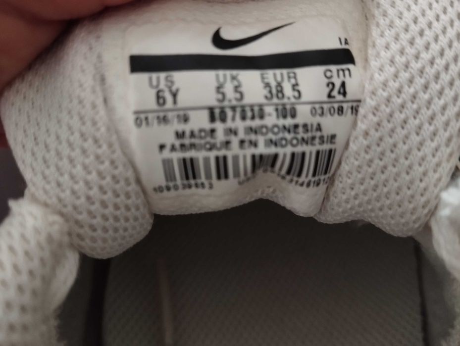 Sapatilha Nike Runner com Padrão Floral