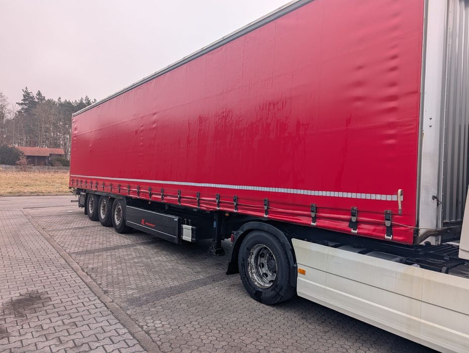 Kassbohrer XS Maxima  Naczepa plandeka standard Kaessbohrer XS Maxima Czerwona z paleciarą