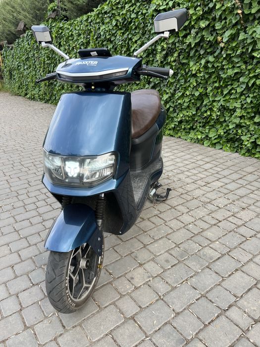 Продам электро скутер по всем вопросам звоните запас хода 70,80