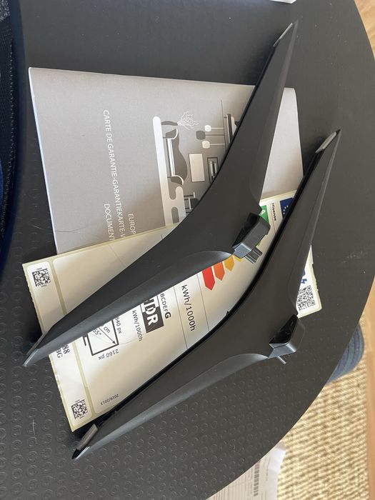 Pés TV Hisense 55 polegadas