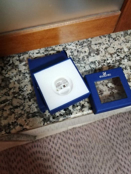 Anel Swarovski novo na caixa