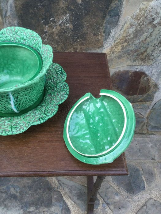 Couve faiança Caldas da Rainha Aires Leal Centenária 28 cm