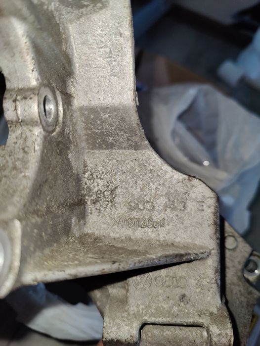 Лапа Тримач кронштейн генератора VW Skoda Audi 07K903143E