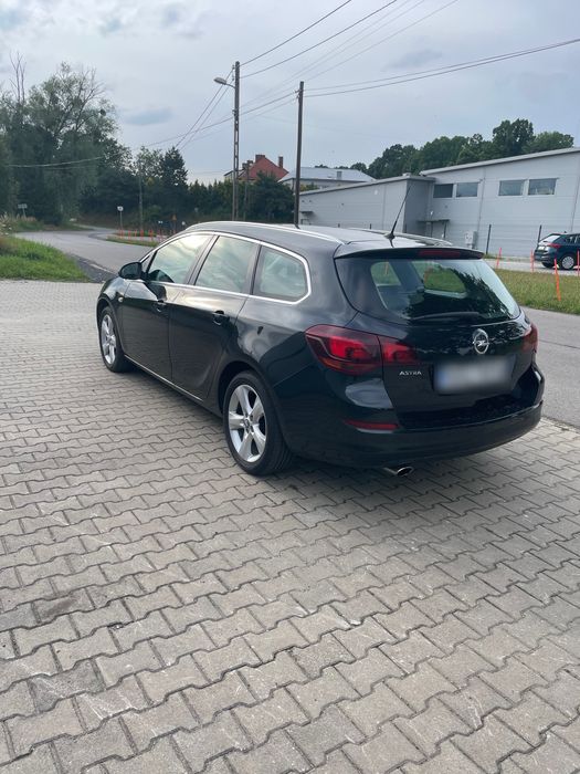 Sprzedam Opel Astra J kombi Sports Tourer