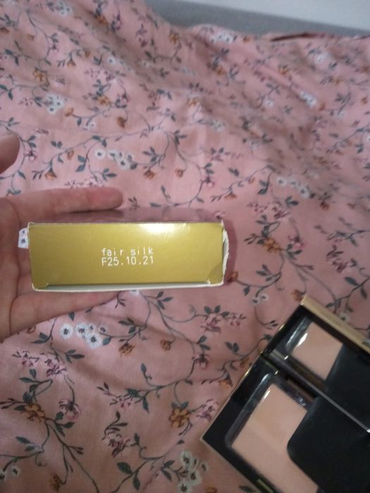 Puder prasowany Avon Luxe Fair Silk