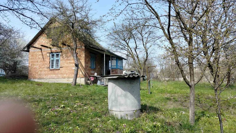 Продається дачна ділянка з будинком