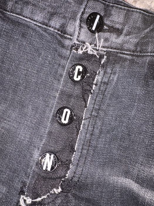 Dsquared2 у стилі Slim Jean / distressed paint jeans