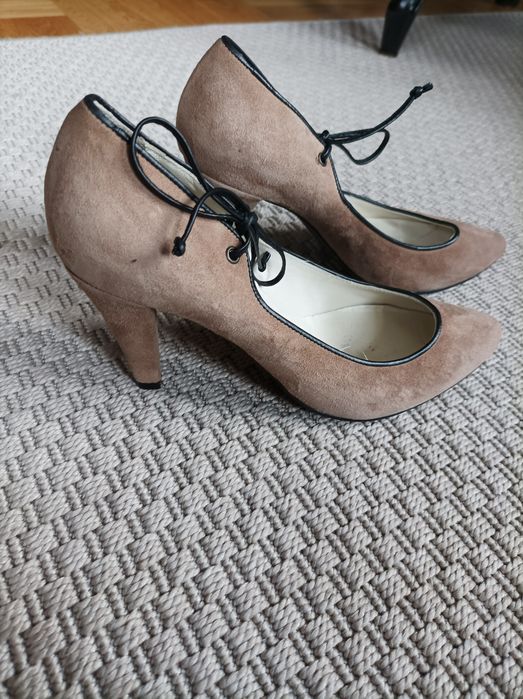 Buty skórzane na obcasie, rozmiar 38