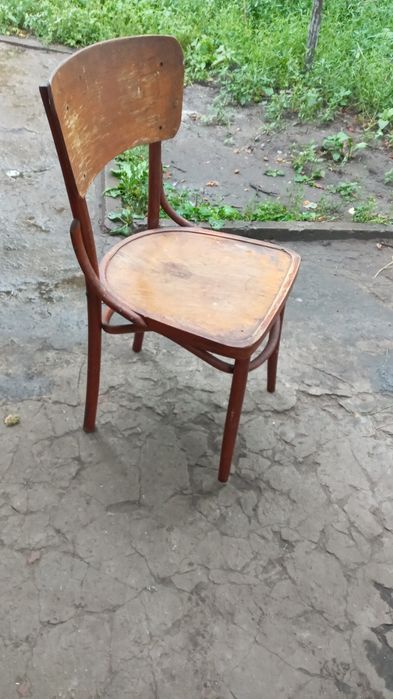 Стул деревянный ,устойчивый