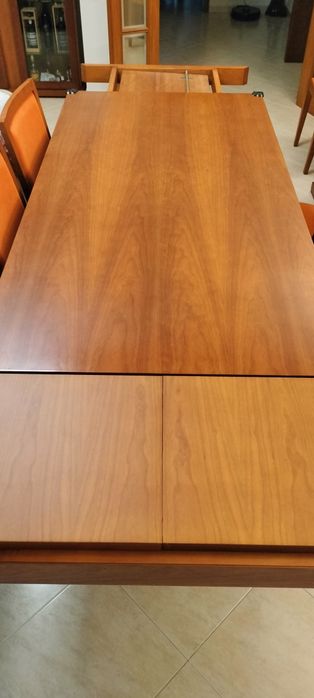 Mesa em Madeira.