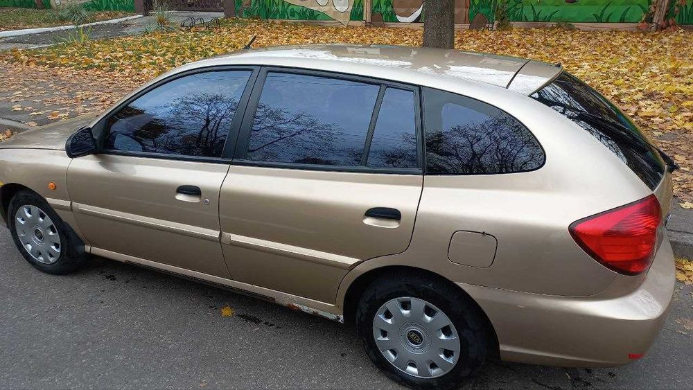 Автомобіль Kia Rio 2003 I покоління (FL)
