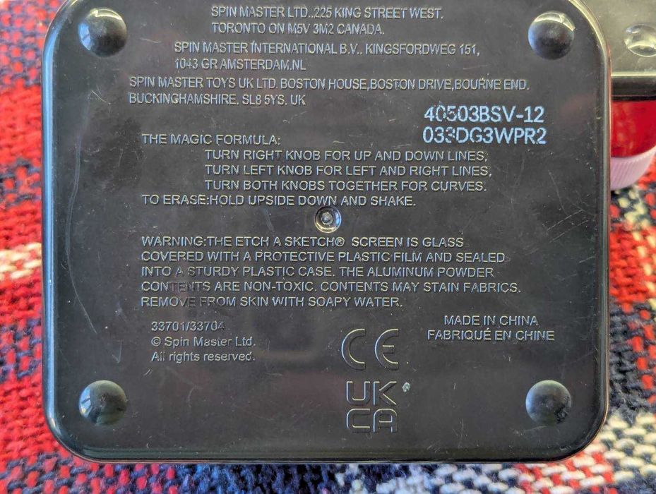 игрушка для рисования Etch A Sketch Pocket (карманная версия)