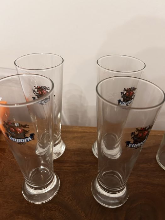 Copos e canecas variados