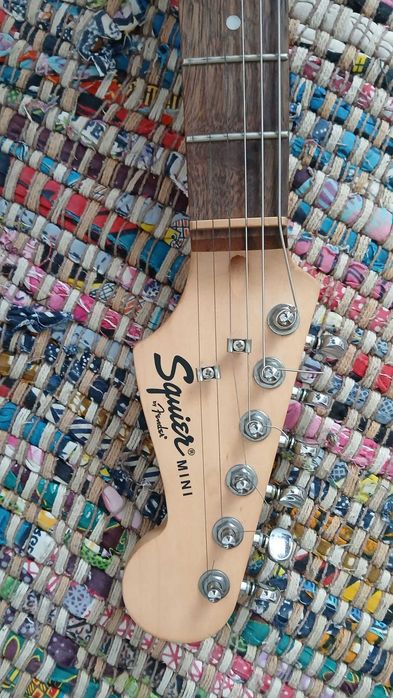 Guitarra - Fender Mini Squier Stratocaster