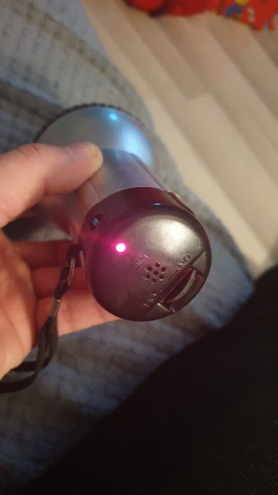 kompaktowy mini megafon Pyle Pro z syreną