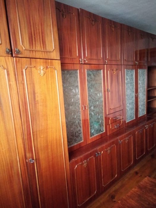 Шафа-стінка в хорошому стані