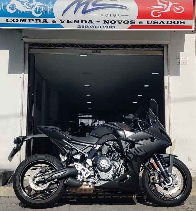Suzuki GSX  8 R