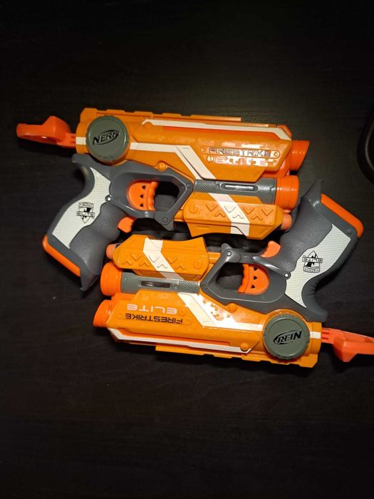 2 pistolas Nerf FireStrike Elite