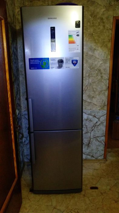 Холодильник Samsung