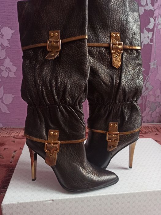 Нові жіночі чоботи