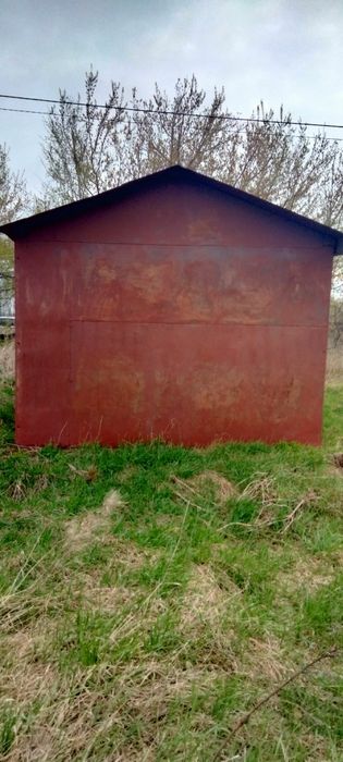 Продам металевий гараж,перероблений під дачний будинок  3 на 6 м.,висота2 м.