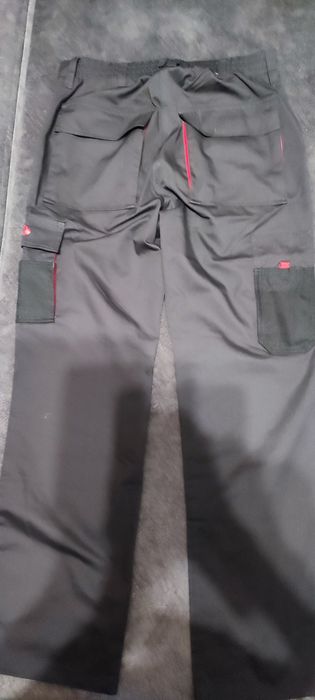 Продам рабочие шорты XL и рабочие штаны М.