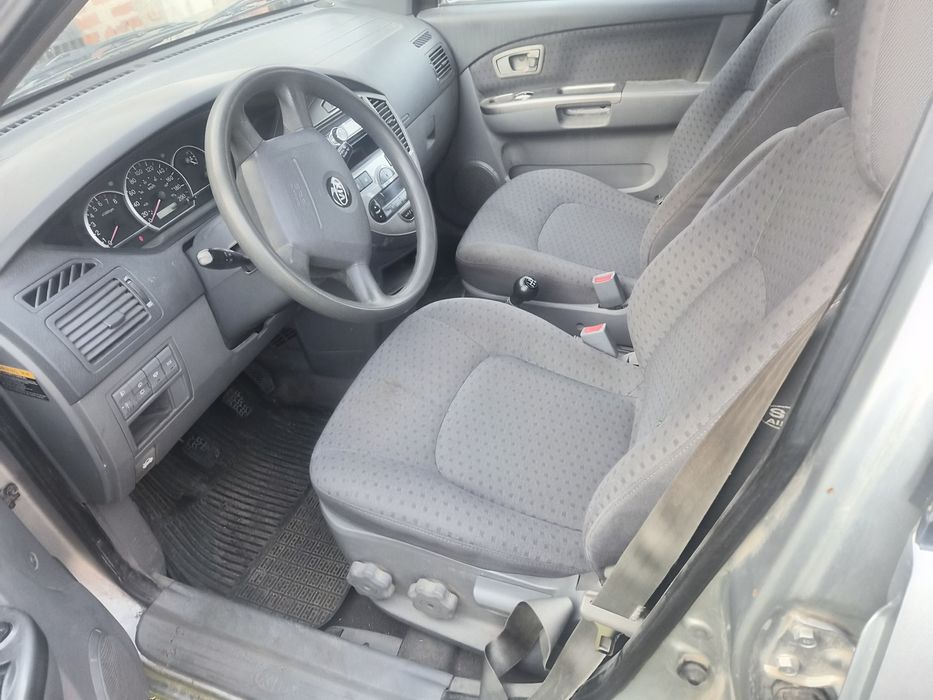 Samochod osobowy Kia carens