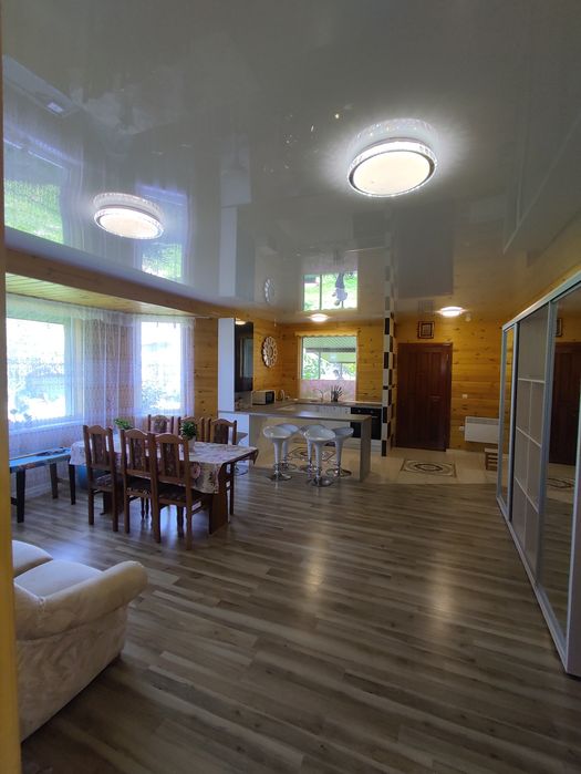 Будинок з ремонтом та меблями(є ще літній будиночок),40 сотих землі