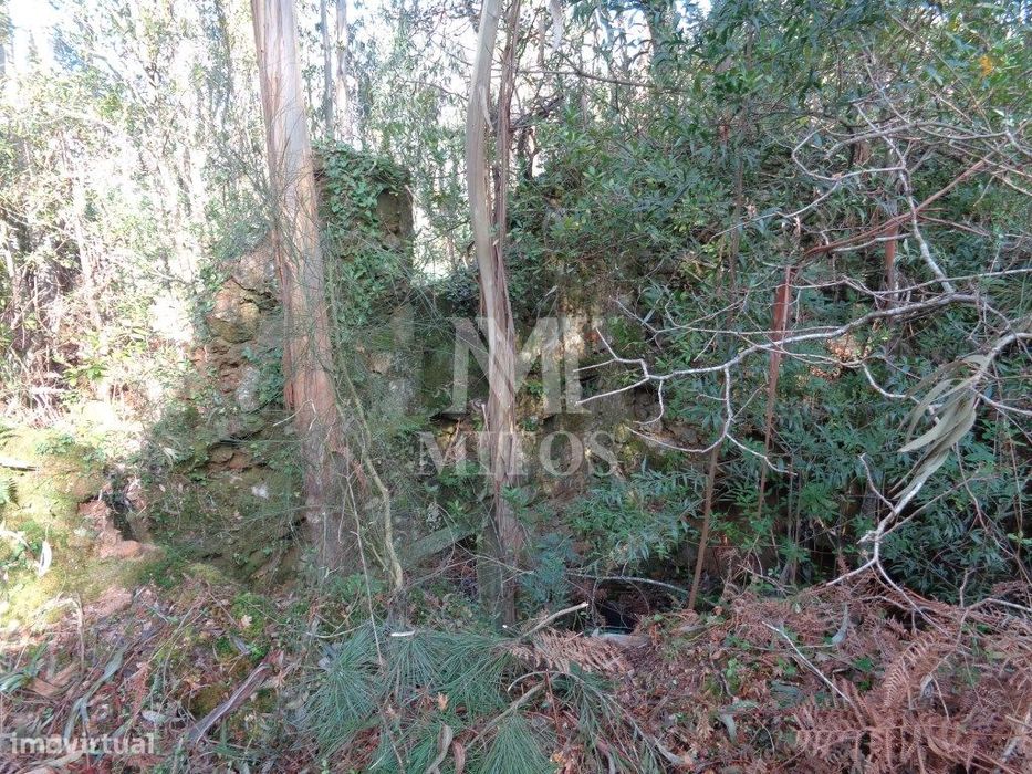 Ruína em Pedra para reconstruir, situada em Vilar de Mouros