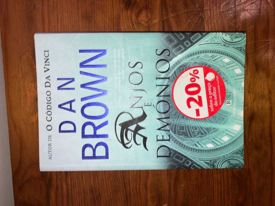 Vários livros em segunda mão