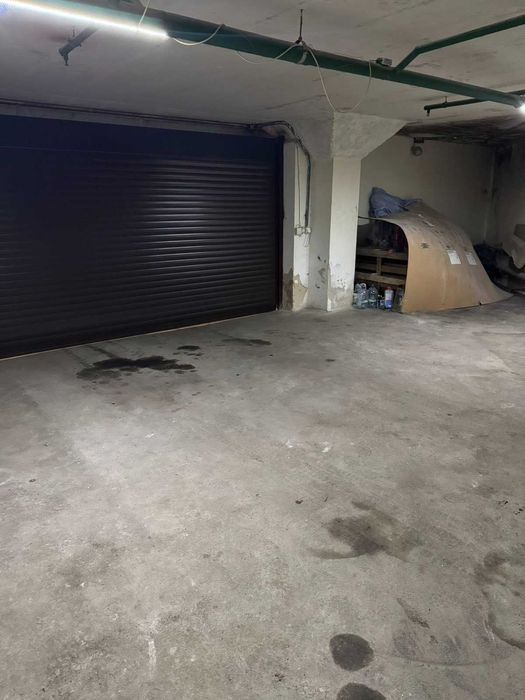 Продаються 2 паркомісця + підсобка,м. Берестейська