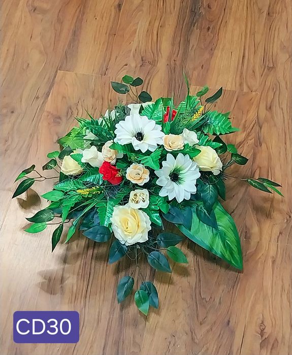 Stroik na grób cmentarz kompozycja kwiaty wiązanka bukiet