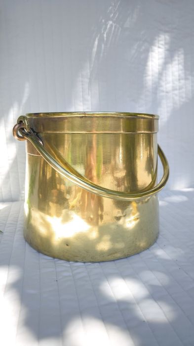 Продам подставку для дров из бронзы или меди.Дровницу.Зольник