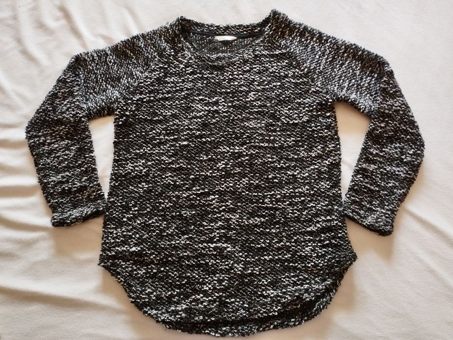 Sweter z błyszczącą nitką