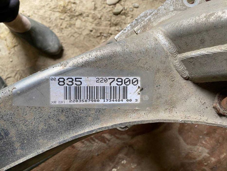 Підрамник задній балка Mercedes-Benz W220 Мерседес A2203507900