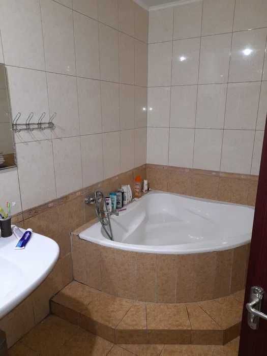 Продається будинок, що складається з 2 окремих квартир