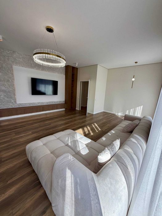 Одноповерховий будинок 206 м² з басейном, 14 соток, КМ, 5 км від Києва