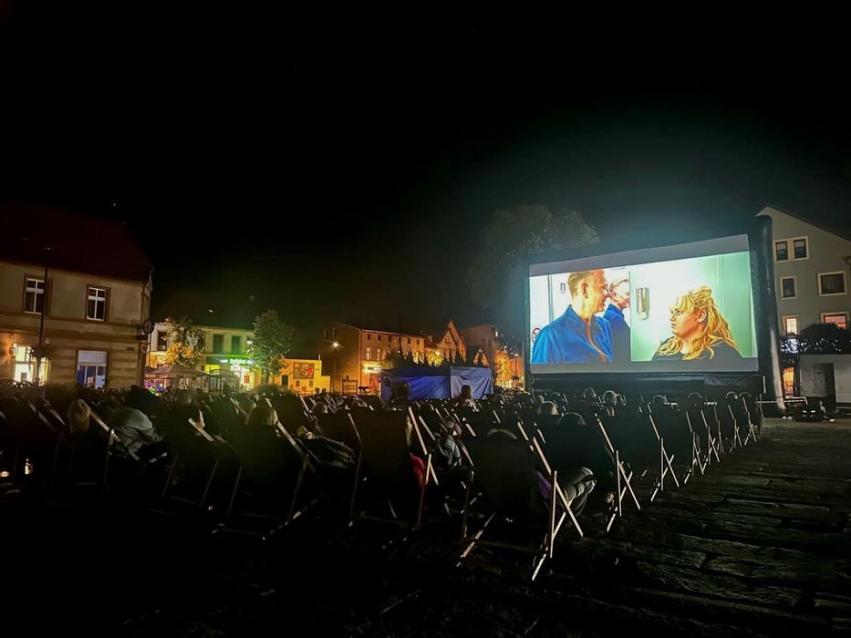 Sprzedam kompletne kino plenerowe