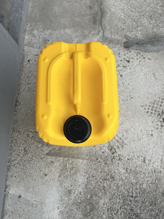 Каністра пластикова 20 літрів