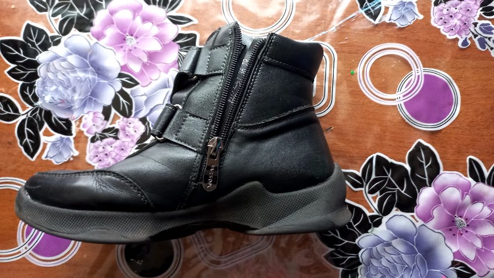 Детские ботинки  .