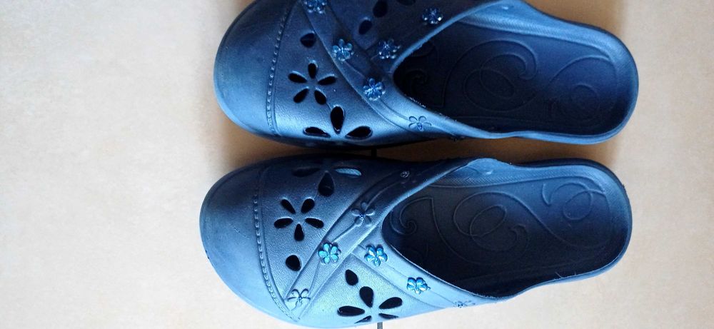 Buty typu klapki gumowe na basen i nie tylko roz 40wew.25.5Nowe