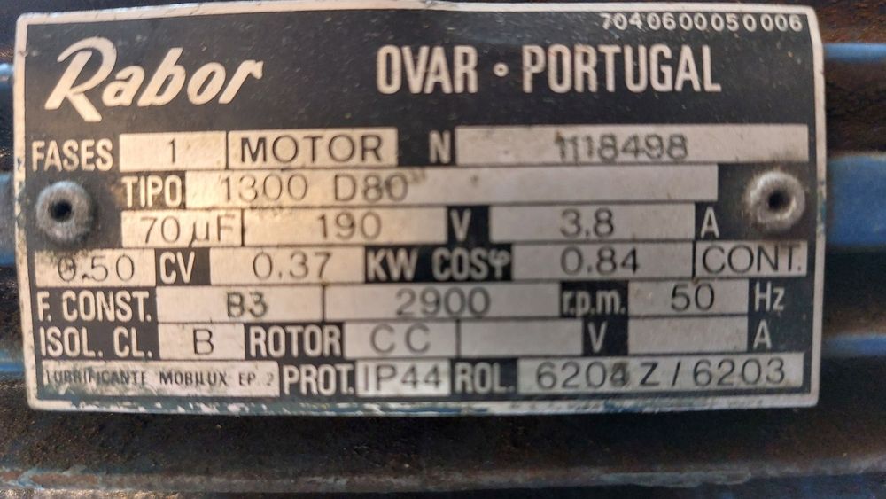 Motor elétrico monofásico marca Rebor