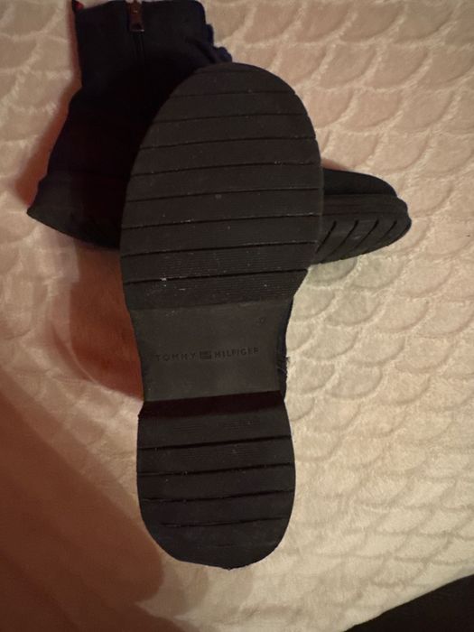 Zimowe buty Tommy Hilfiger 42 zamsz